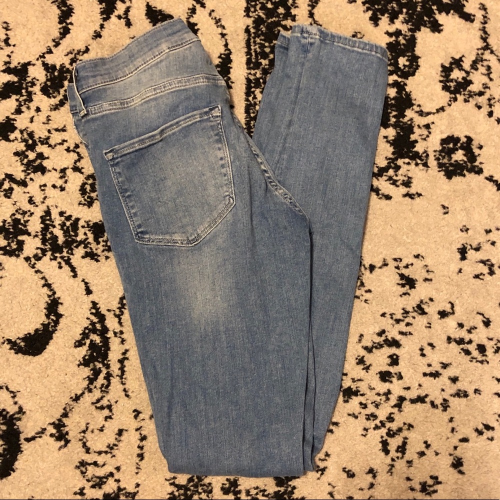 H&M Shaping Denim Skinny Fit Size 28/32 Light Wash